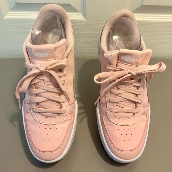 Puma Shoes - 💗”Puma” Baby Pink Women’s Leather Lace Up Soft Foam Sneakers Size 9💗